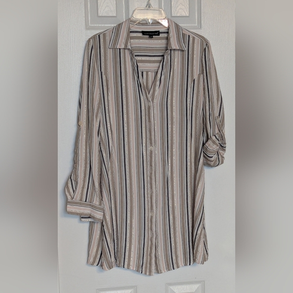 Women's (Size M) Long Striped V-neck Button Down Blouse/Top Long or 3/4 Sleeves - Picture 1 of 15